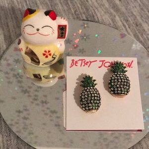 Betsey Johnson stay wild pineapple 🍍💖💕💞